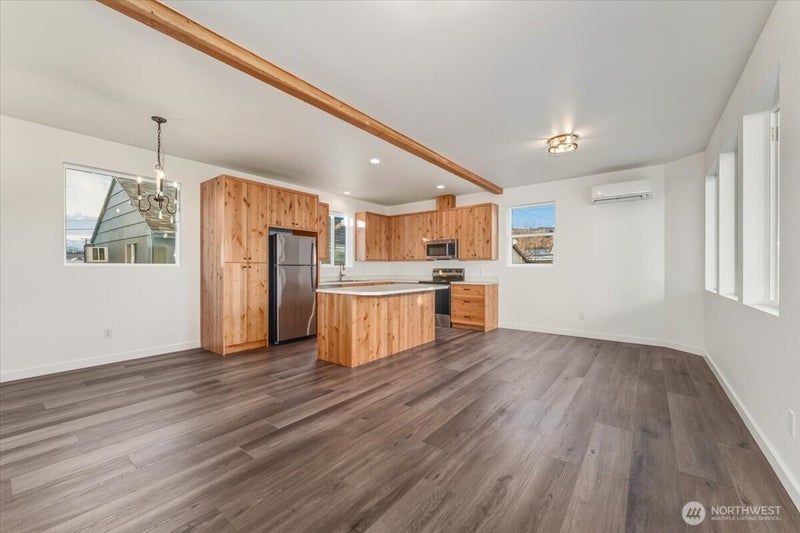 409 E Okanogan Avenue