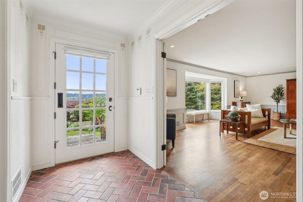 Photo of 16255 38th Avenue NE, Lake Forest Park, WA 98155 (MLS # 2494025)