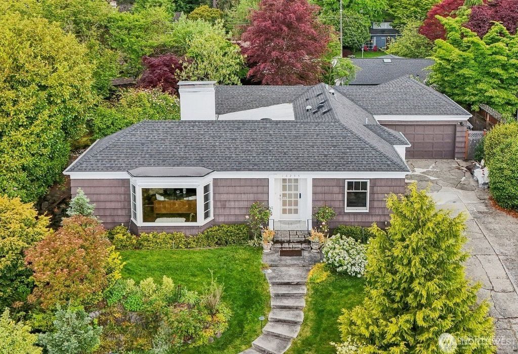 Photo of 16255 38th Avenue NE, Lake Forest Park, WA 98155 (MLS # 2494025)