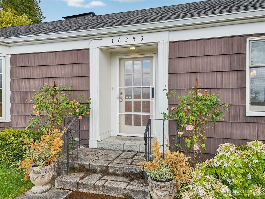 Photo of 16255 38th Avenue NE, Lake Forest Park, WA 98155 (MLS # 2494025)