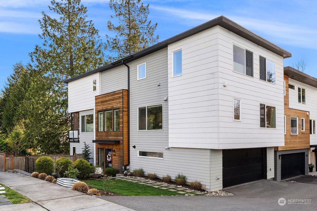 Photo of 7005 118th Place NE, Kirkland, WA 98033 (MLS # 2218394)