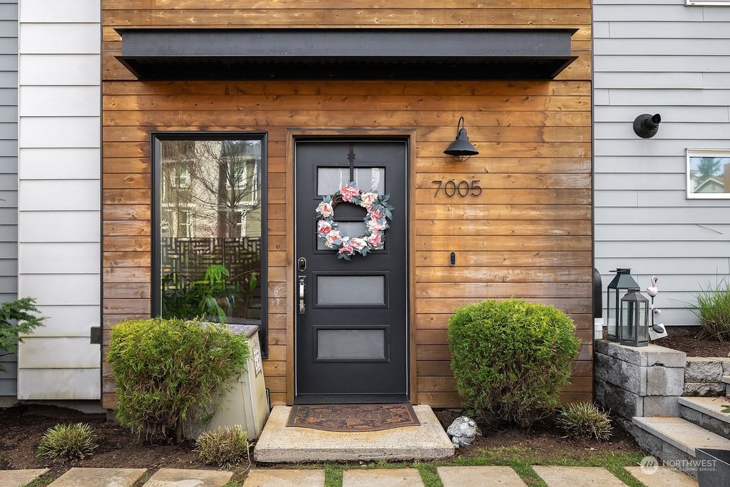 Photo of 7005 118th Place NE, Kirkland, WA 98033 (MLS # 2218394)