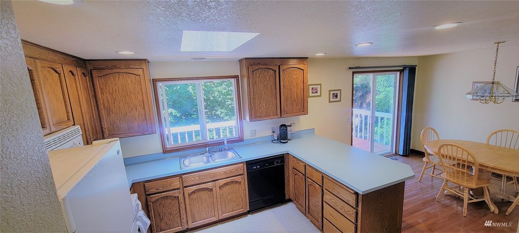 Photo of 5219 123rd Place SE, Everett, WA 98208 (MLS # 1965772)