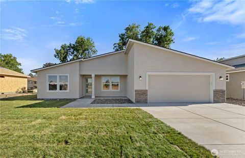 Photo of 523 Dorsing Street, Moses Lake, WA 98837 (MLS # 2448261)