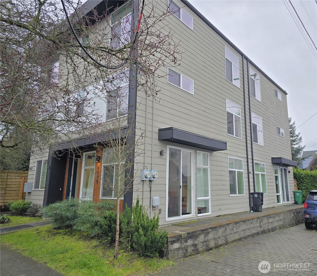 Photo of 1015 NE 55th Street, Seattle, WA 98105 (MLS # 2483691)