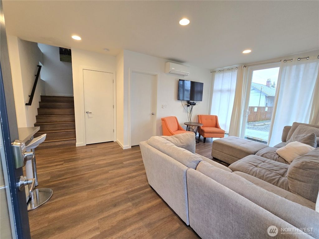 Photo of 1015 NE 55th Street, Seattle, WA 98105 (MLS # 2483691)