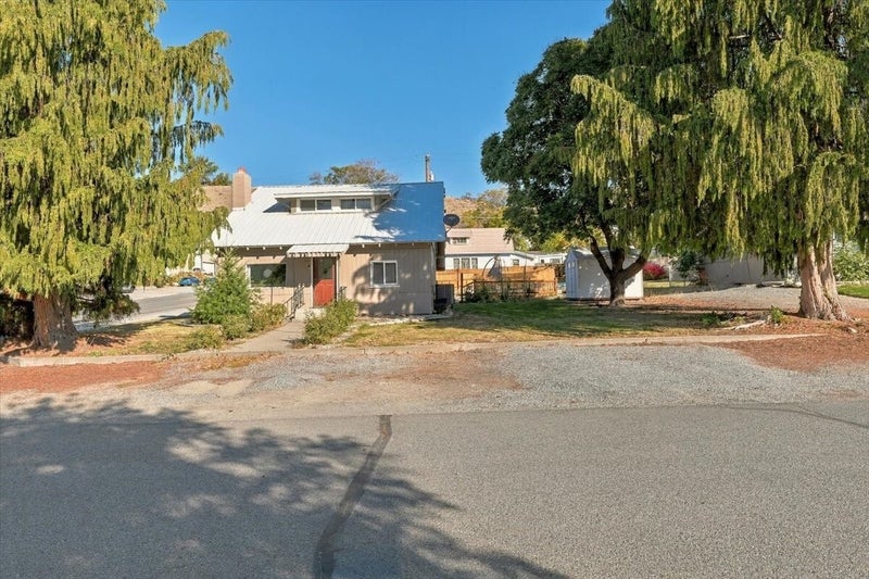 405 E Nixon Avenue