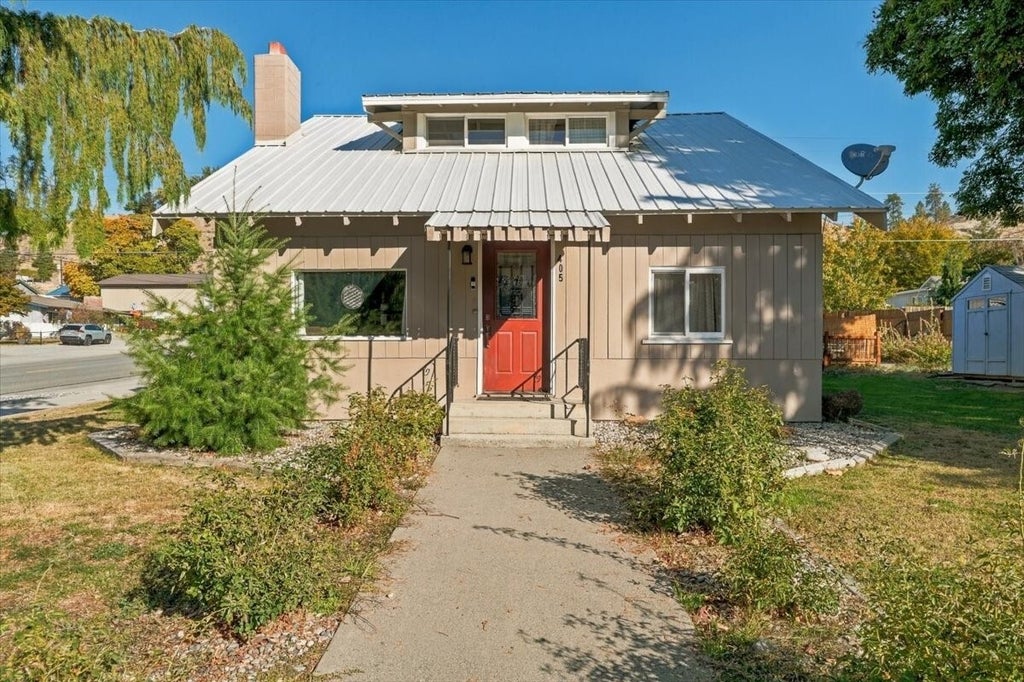 Photo of 405 E Nixon Avenue, Chelan, WA 98816 (MLS # 2593848)