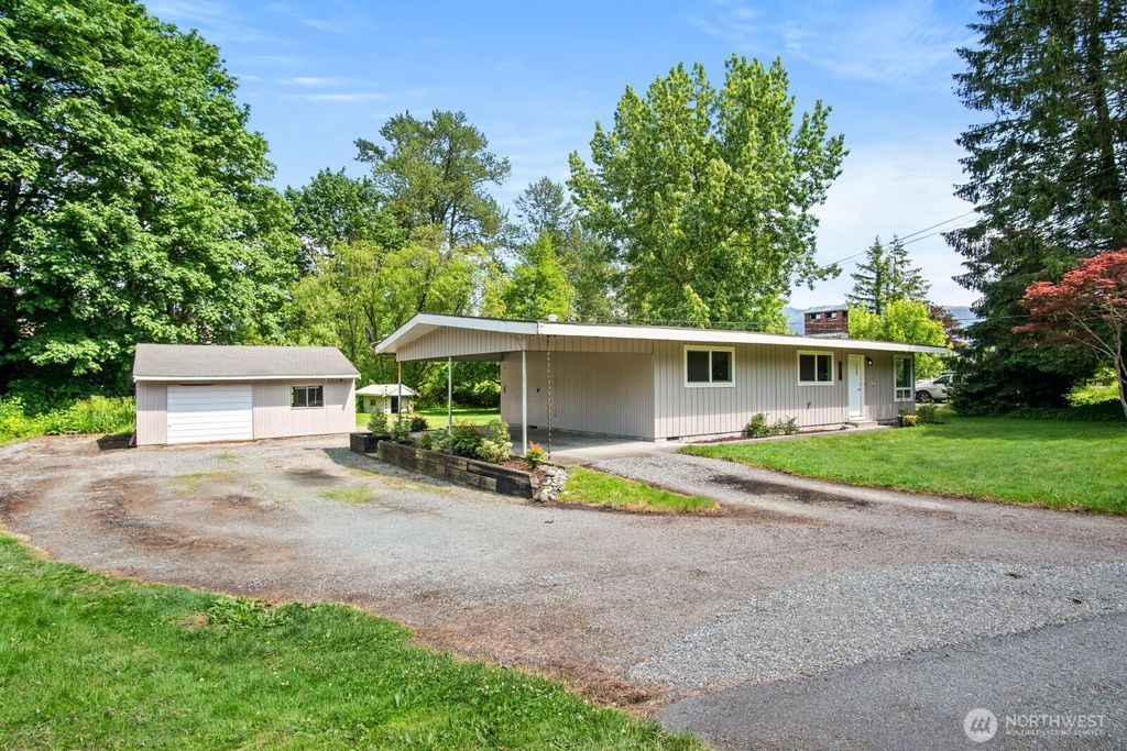 Photo of 924 1ST ST St, Sultan, WA 98294 (MLS # 2386413)