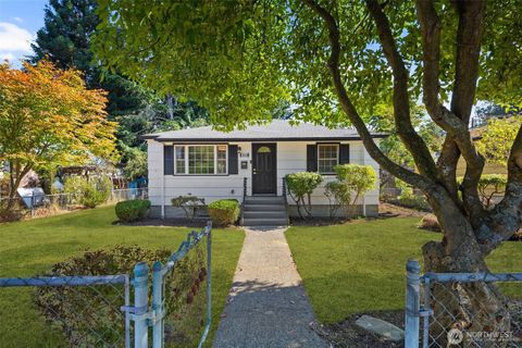 Photo of 3624 48th Avenue SW, Seattle, WA 98116 (MLS # 2448492) Photo of 3624 48th Avenue SW, Seattle, WA 98116 (MLS # 2448492)
