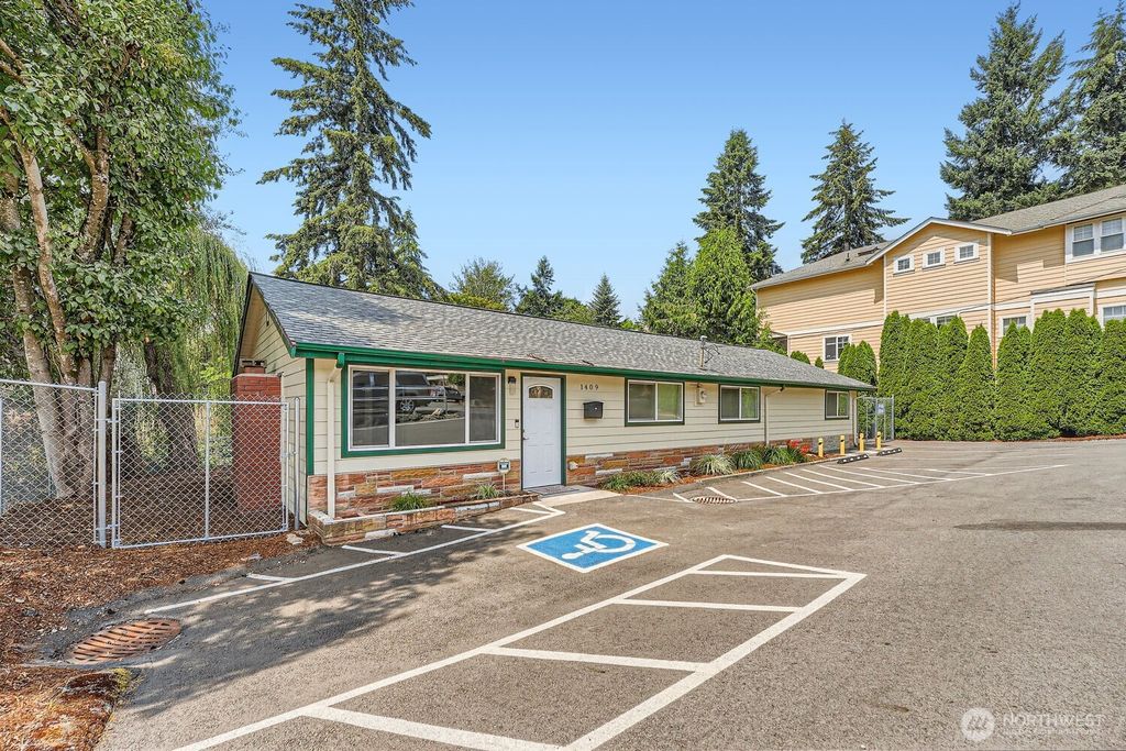 Photo of 1409 Union Avenue NE, Renton, WA 98059 (MLS # 2498022)