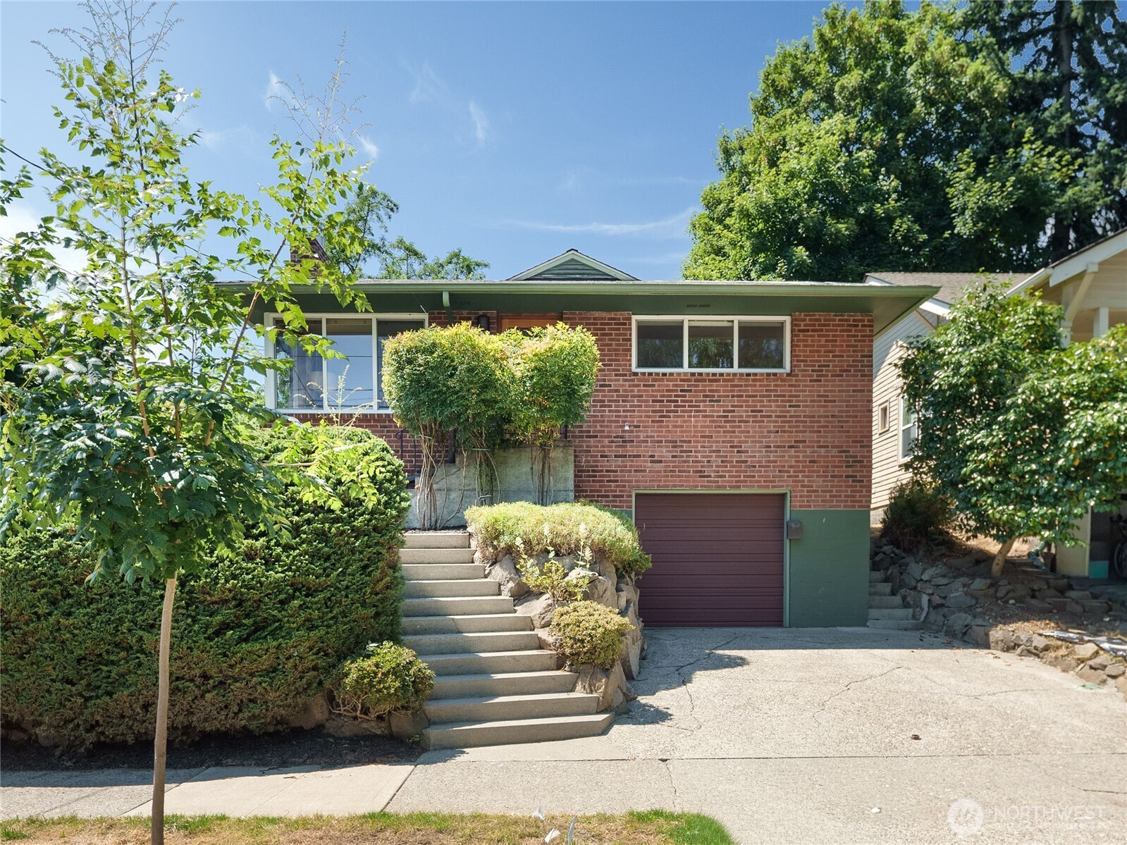 5547 38th Avenue NE