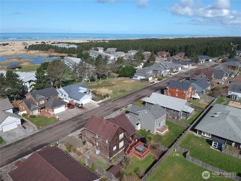 2612 Sea Crest Avenue N Long Beach WA 98631