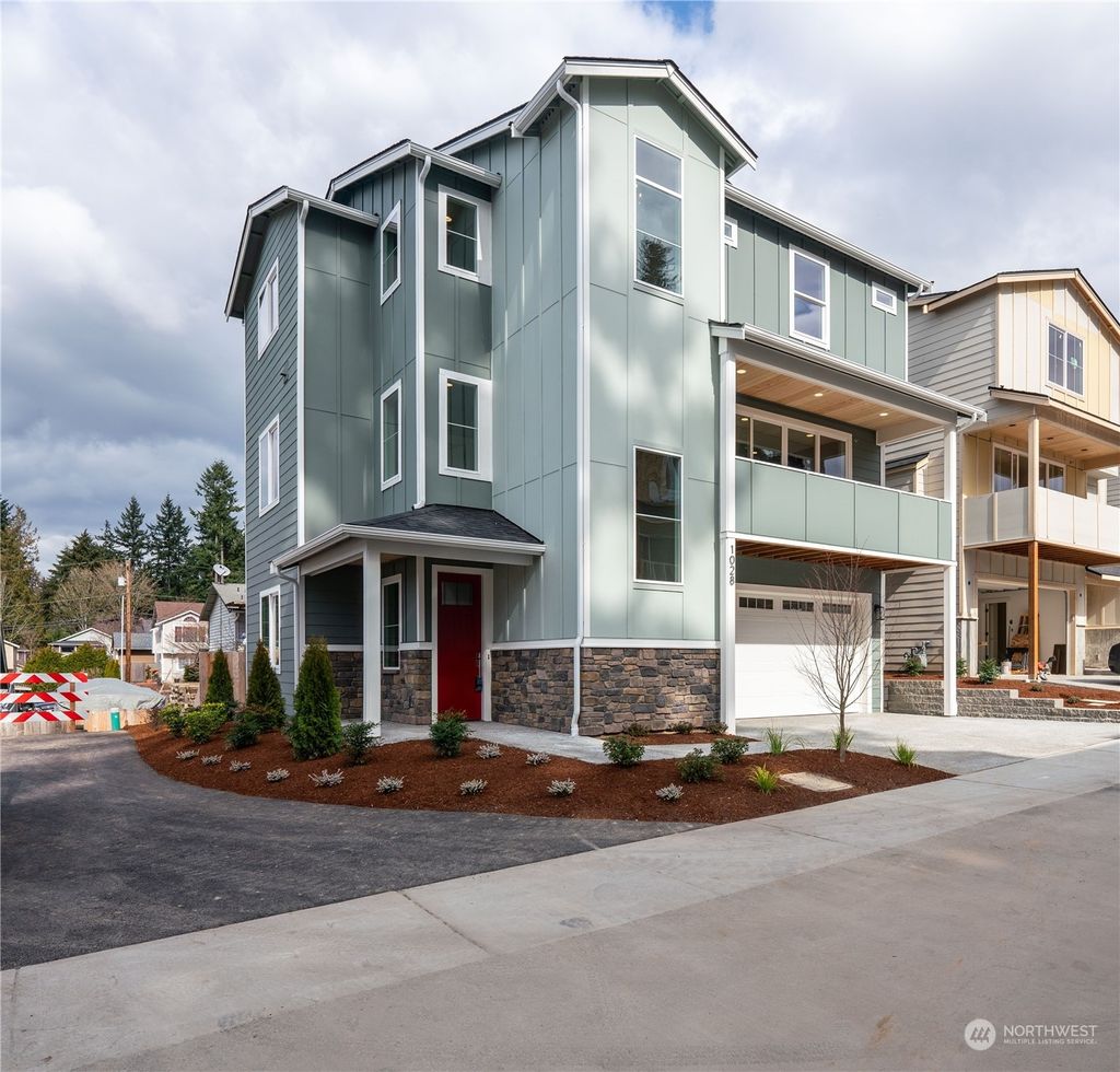 Photo of 1028 141st Street SW #3, Lynnwood, WA 98087 (MLS # 2204133)