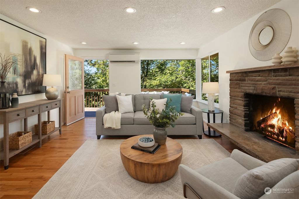 Photo of 4803 21st Avenue SW, Seattle, WA 98106 (MLS # 2161257)