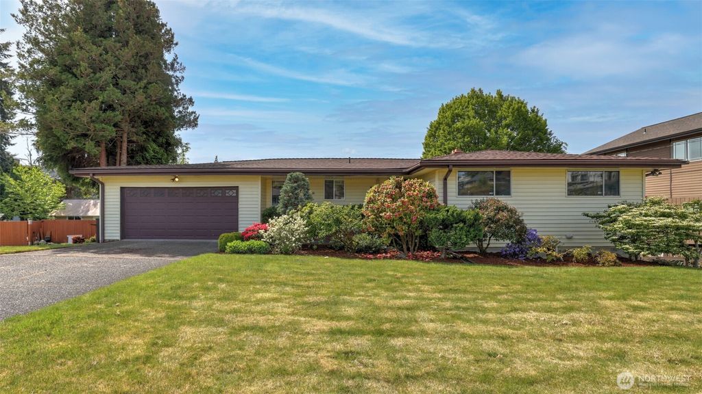 Photo of 1075 Lynnwood Avenue NE, Renton, WA 98056 (MLS # 2364383)