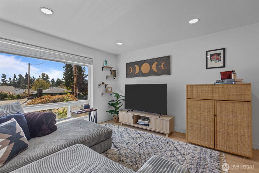 Photo of 3610 NE 6th Street, Renton, WA 98056 (MLS # 2439448)