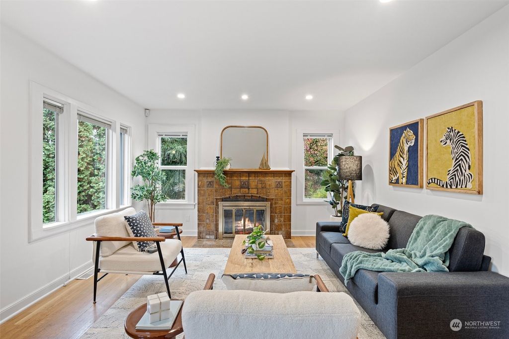 Photo of 556 NE 60th Street, Seattle, WA 98115 (MLS # 2304284)