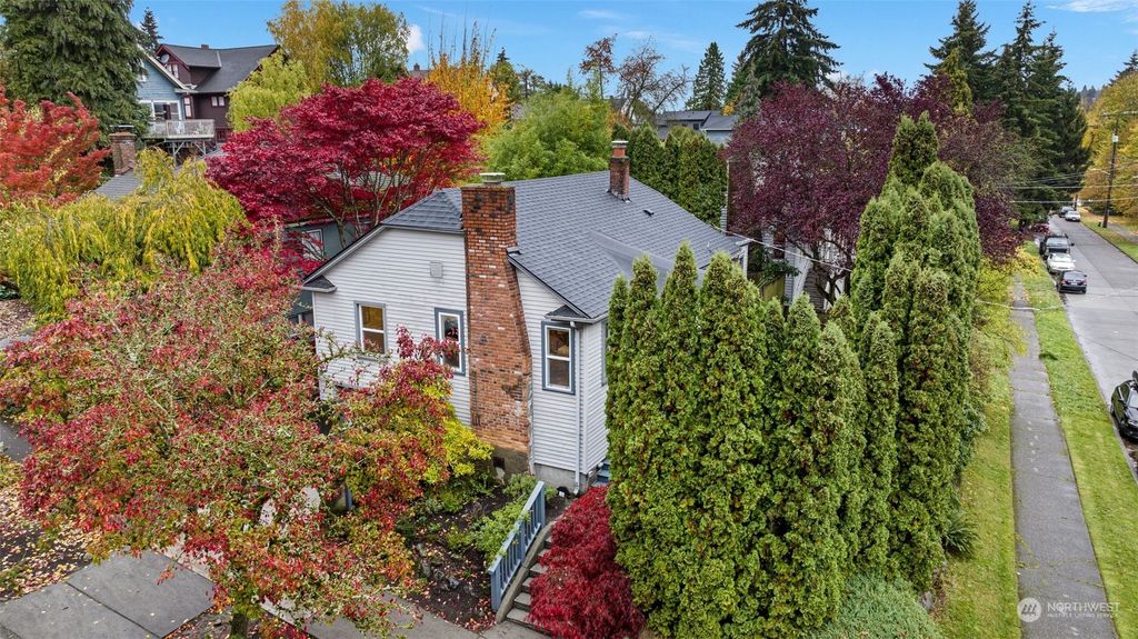 Photo of 556 NE 60th Street, Seattle, WA 98115 (MLS # 2304284)