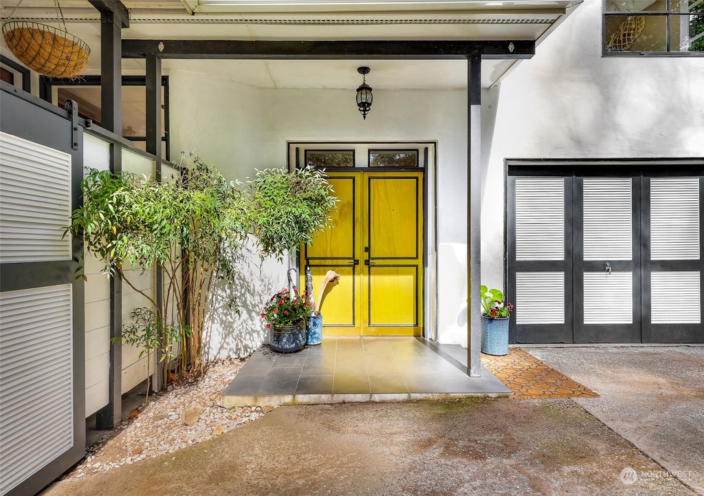 Photo of 17846 Ballinger Way NE, Lake Forest Park, WA 98155 (MLS # 2063321)