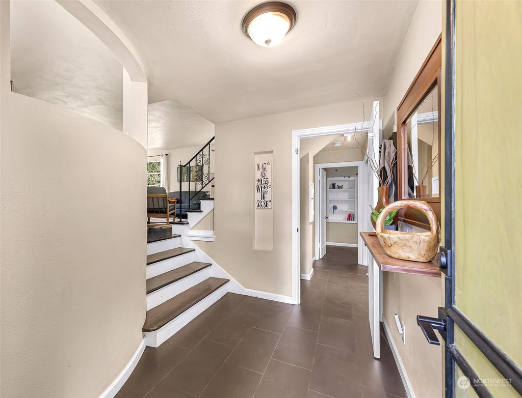 Photo of 17846 Ballinger Way NE, Lake Forest Park, WA 98155 (MLS # 2063321)