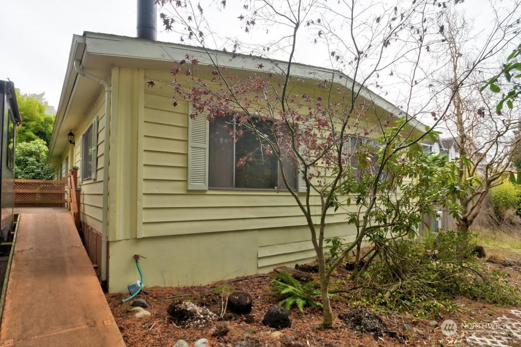 Photo of 24324 23rd Avenue S, Des Moines, WA 98198 (MLS # 2313313)