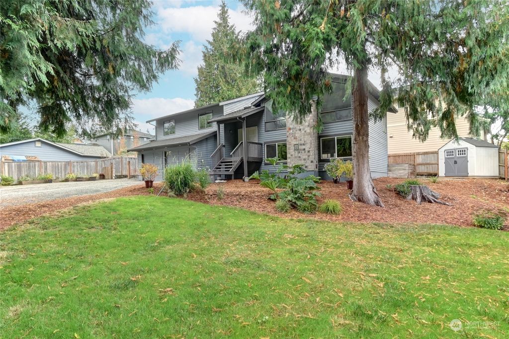 Photo of 8025 NE 126th Place, Kirkland, WA 98034 (MLS # 2012787)