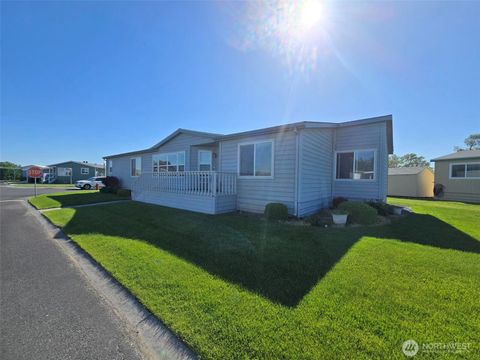 Photo of 2240 W Broadway AVE NE #224, Moses Lake, WA 98837 (MLS # 2517824)