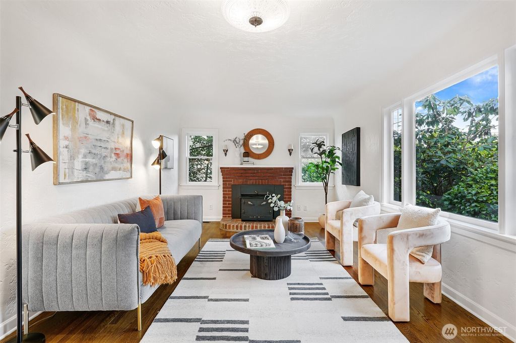 Photo of 14321 37th Avenue NE, Seattle, WA 98125 (MLS # 2503255)