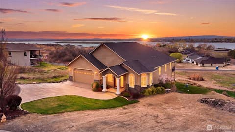 Photo of 228 SE Pelican, Moses Lake, WA 98837 (MLS # 2508415)