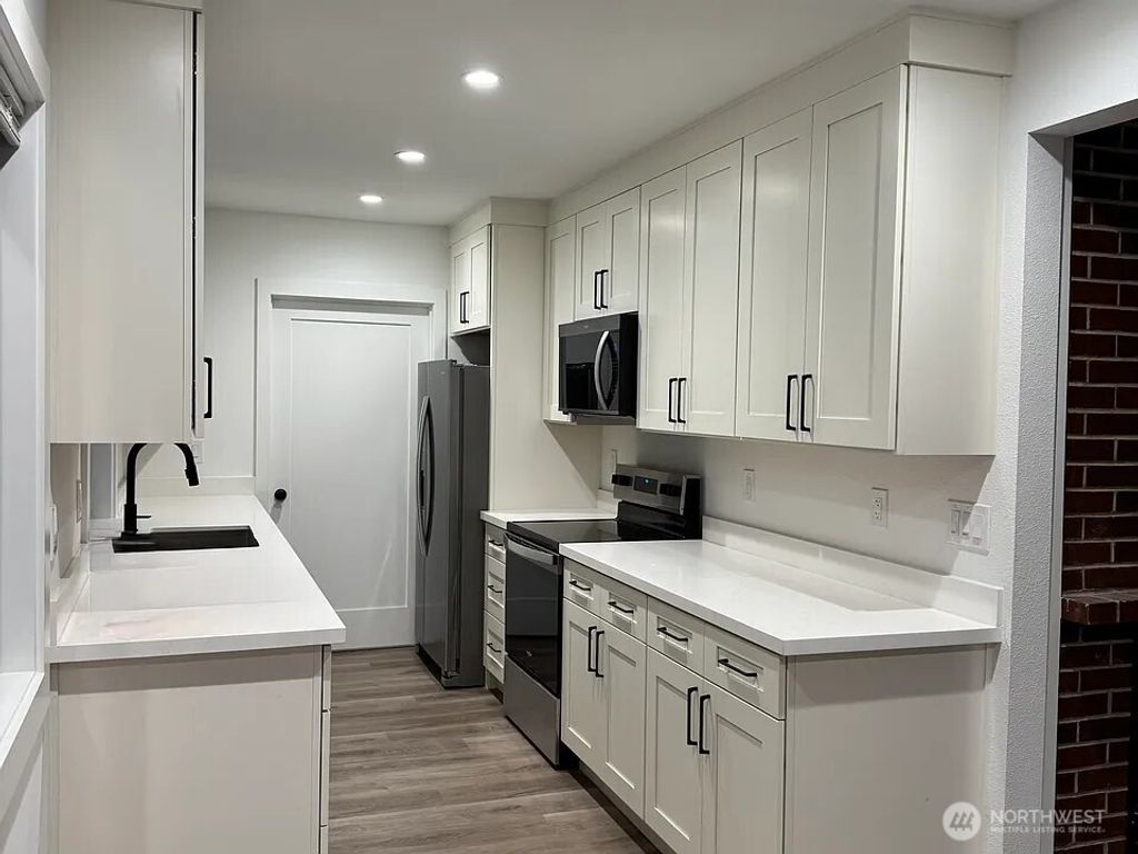 Photo of 209 SW 132nd Street, Burien, WA 98146 (MLS # 2472143)