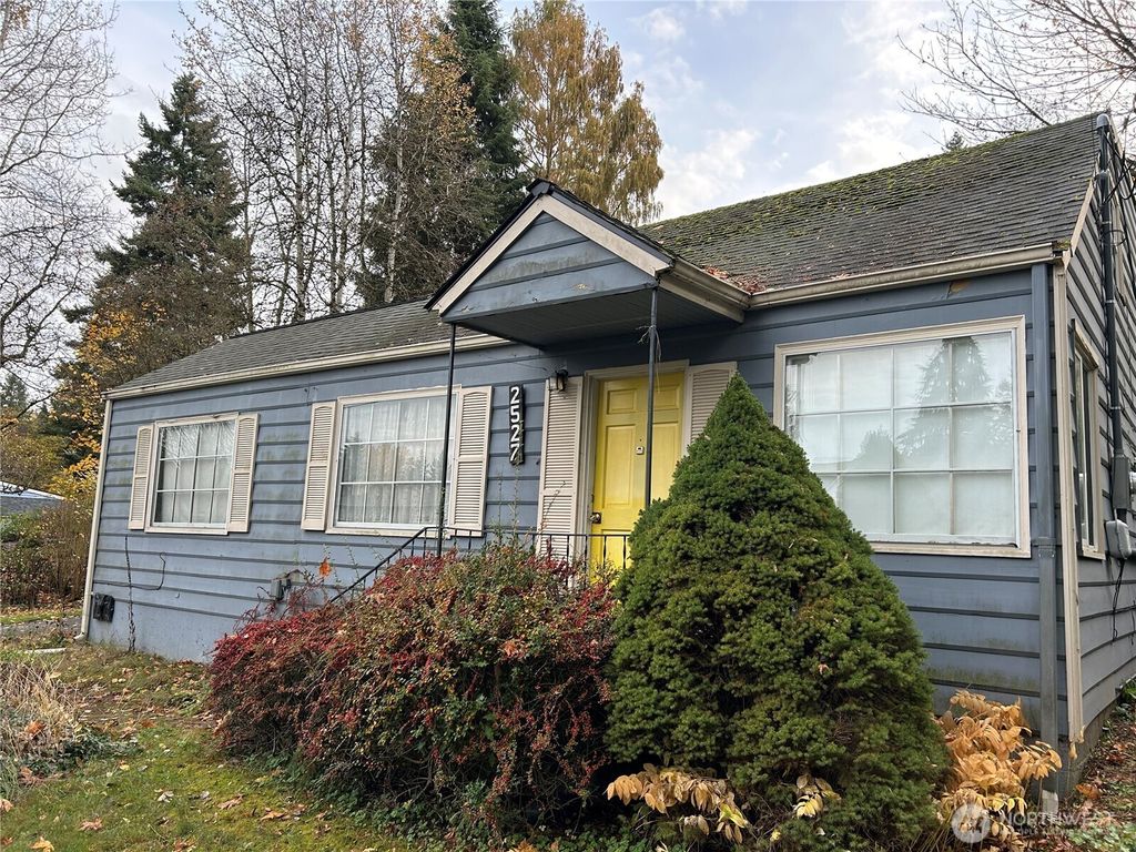 Photo of 2527 NE 92nd Street, Seattle, WA 98115 (MLS # 2466027)