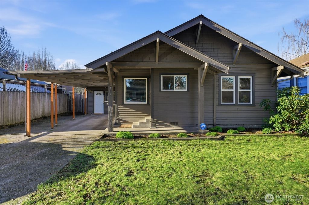 Photo of 507 18th Ave Ave, Longview, WA 98632 (MLS # 2465689)