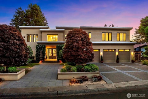 Photo of 2 Crescent Key SE, Bellevue, WA 98006 (MLS # 2581495)