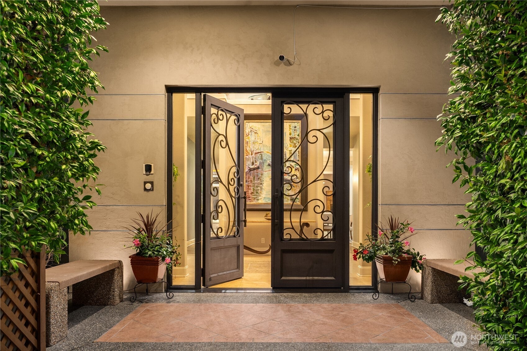 2 Crescent Key SE