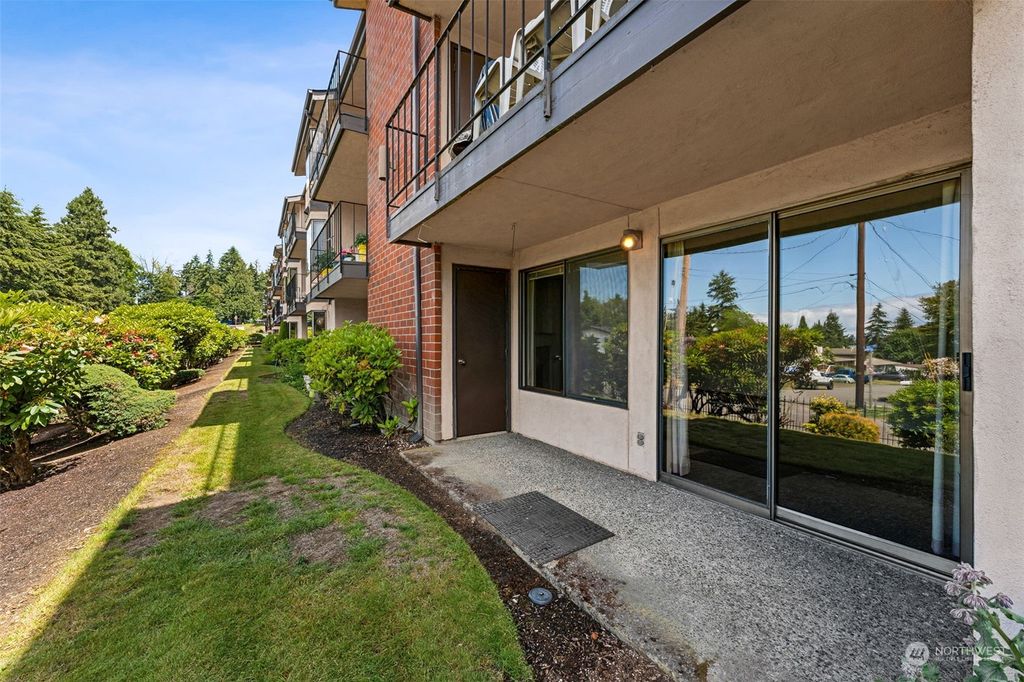 Photo of 22700 28th Avenue S #108, Des Moines, WA 98198 (MLS # 2254920)
