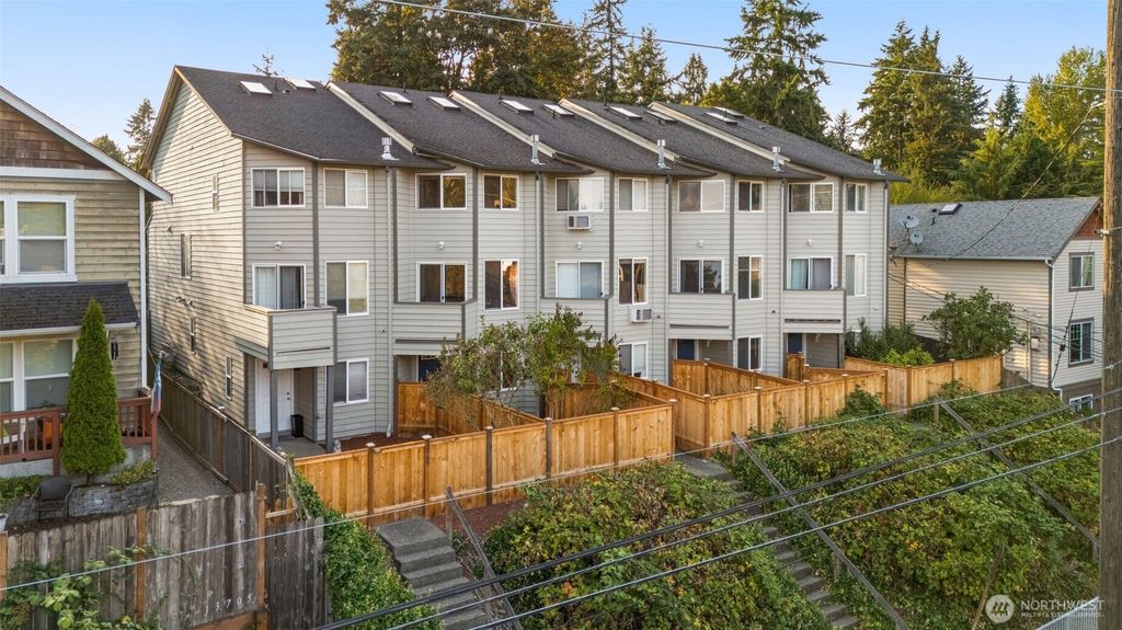 Photo of 13709 Greenwood Avenue N, Seattle, WA 98133 (MLS # 2366181)