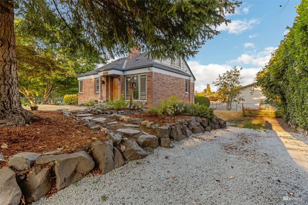 Photo of 12640 Roseberg Avenue S, Seattle, WA 98168 (MLS # 1991665)