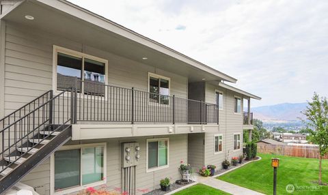 Photo of 520 11th St NE St #21, East Wenatchee, WA 98802 (MLS # 2426947)