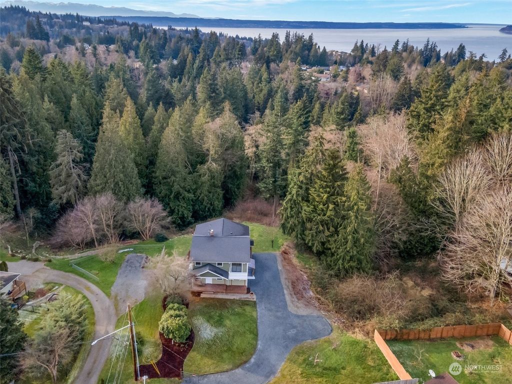 Photo of 4916 Vista Place, Everett, WA 98203 (MLS # 2324136)