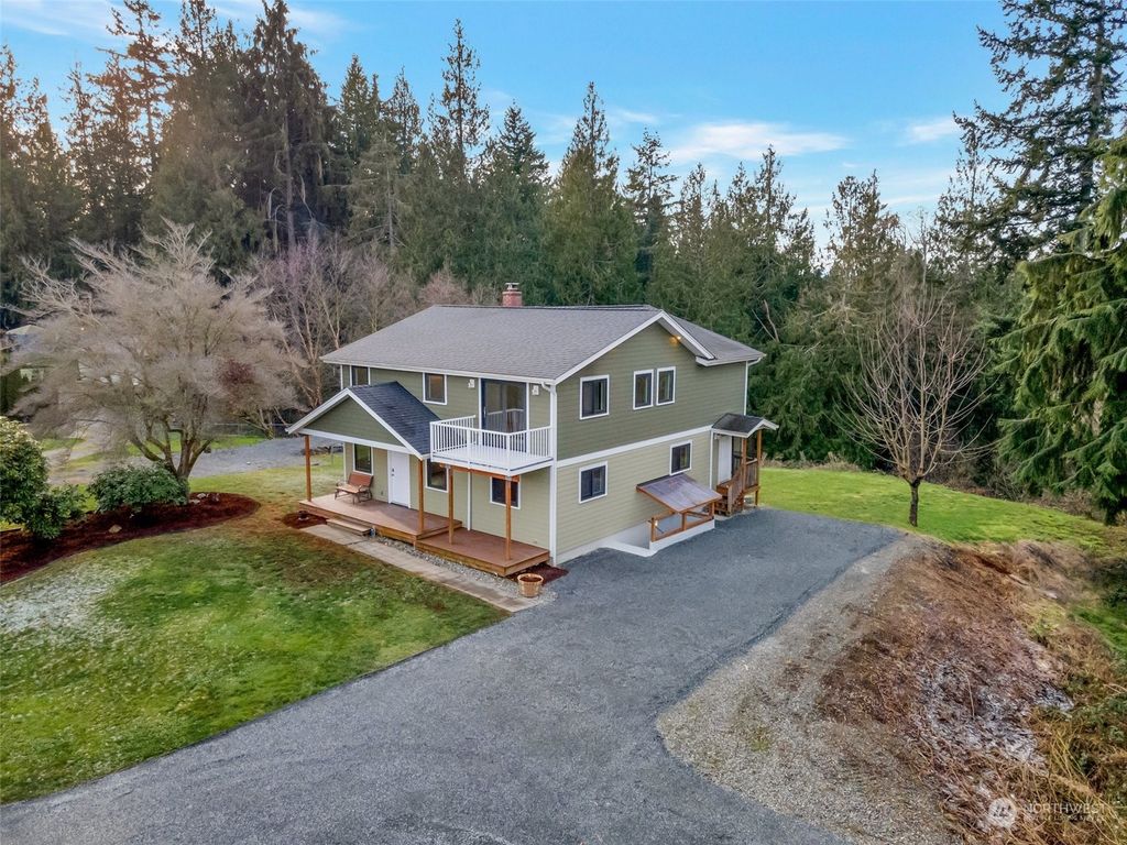 Photo of 4916 Vista Place, Everett, WA 98203 (MLS # 2324136)