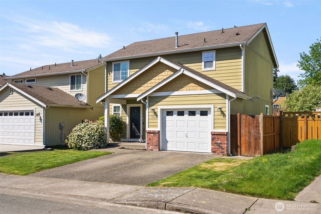 Photo of 648 Rivenhurst Street, Bremerton, WA 98310 (MLS # 2517409)