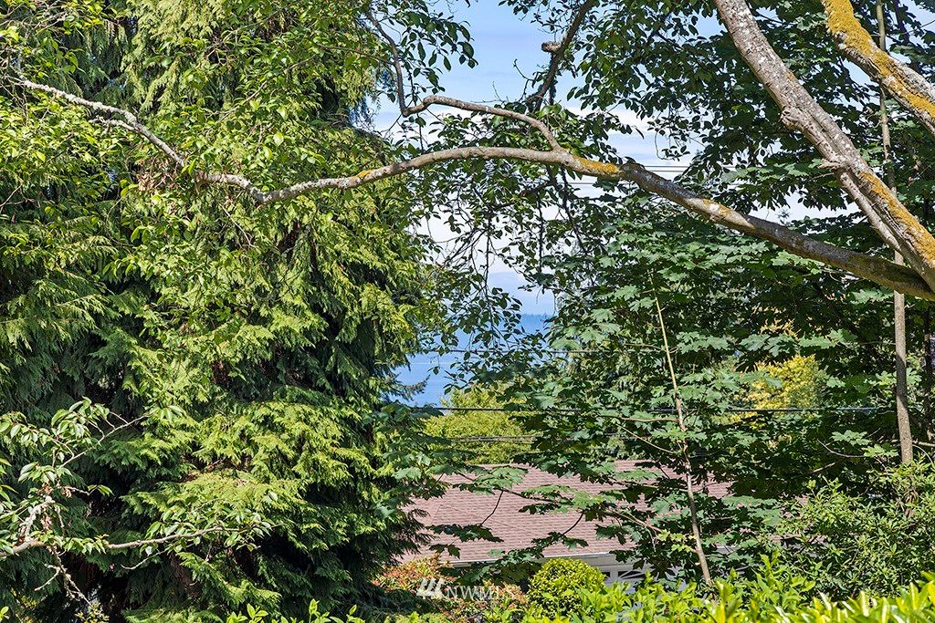 Photo of 18914 Marine View Drive SW, Normandy Park, WA 98166 (MLS # 1956407)