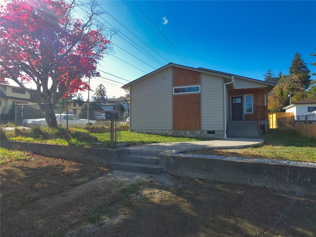Photo of 758 Barnhart Street, Raymond, WA 98577 (MLS # 2597588)