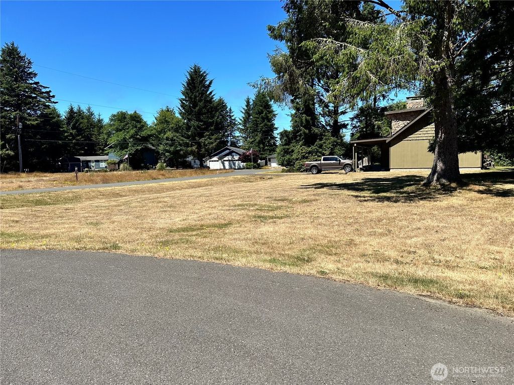 Photo of 604 Sollecks Avenue SE, Ocean Shores, WA 98569 (MLS # 2502741)