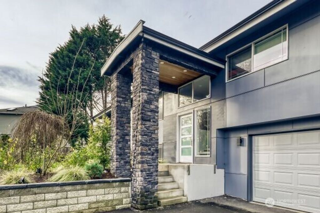 Photo of 17606 Larch Way, Lynnwood, WA 98037 (MLS # 2468447)