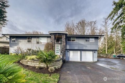 Photo of 17606 Larch Way, Lynnwood, WA 98037 (MLS # 2468447)