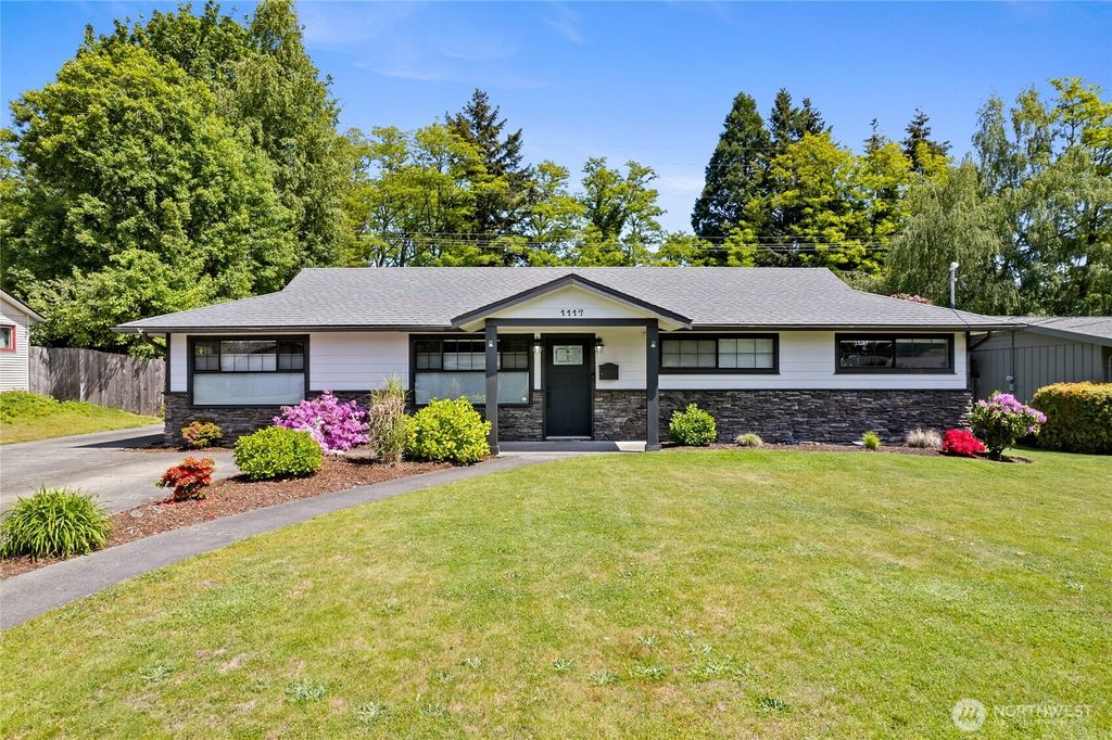 Photo of 1117 N Hawthorne Street, Tacoma, WA 98406 (MLS # 2521571)
