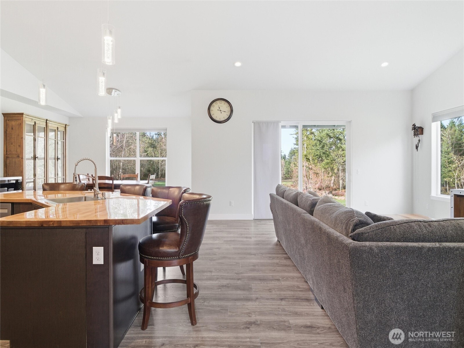 38512 Mountain Highway E