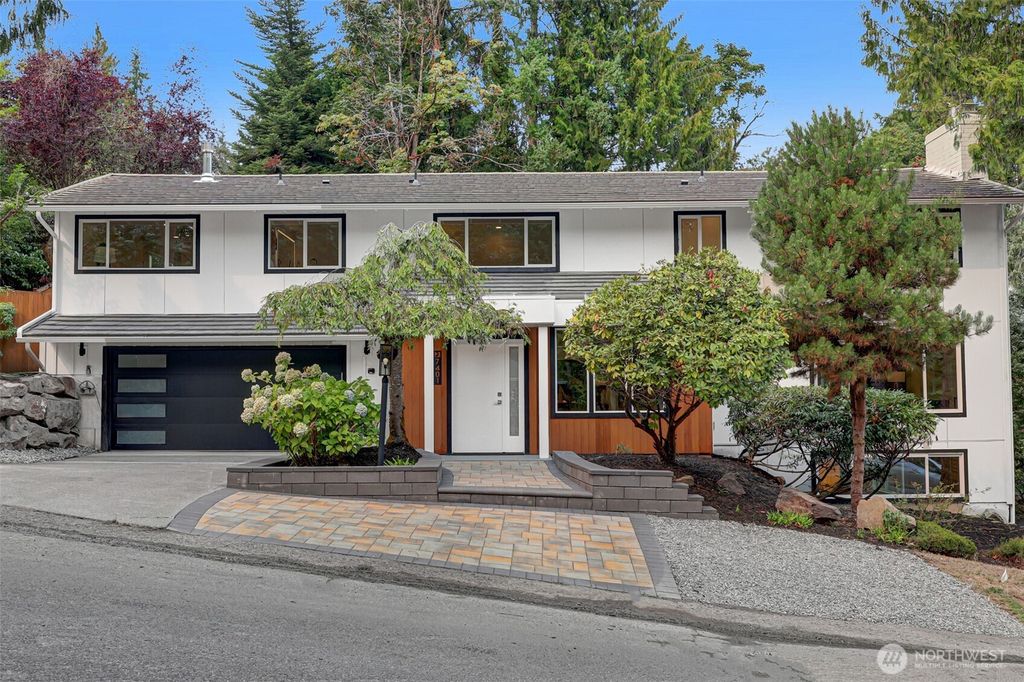 Photo of 7401 92nd Place SE, Mercer Island, WA 98040 (MLS # 2429781)
